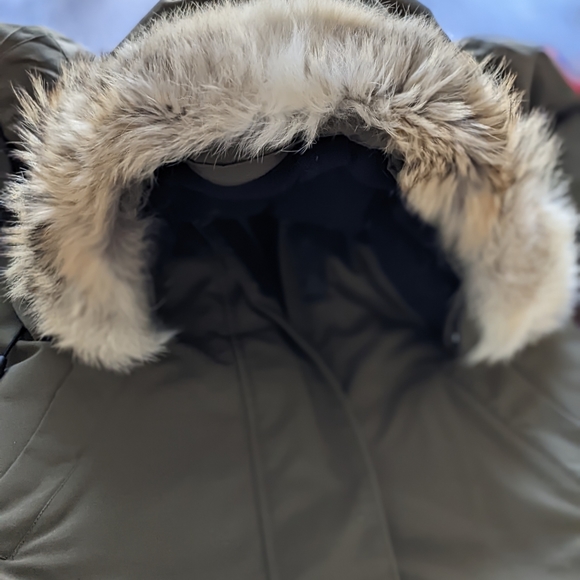 Canada Goose Victoria Parka in military green - Picture 9 of 9